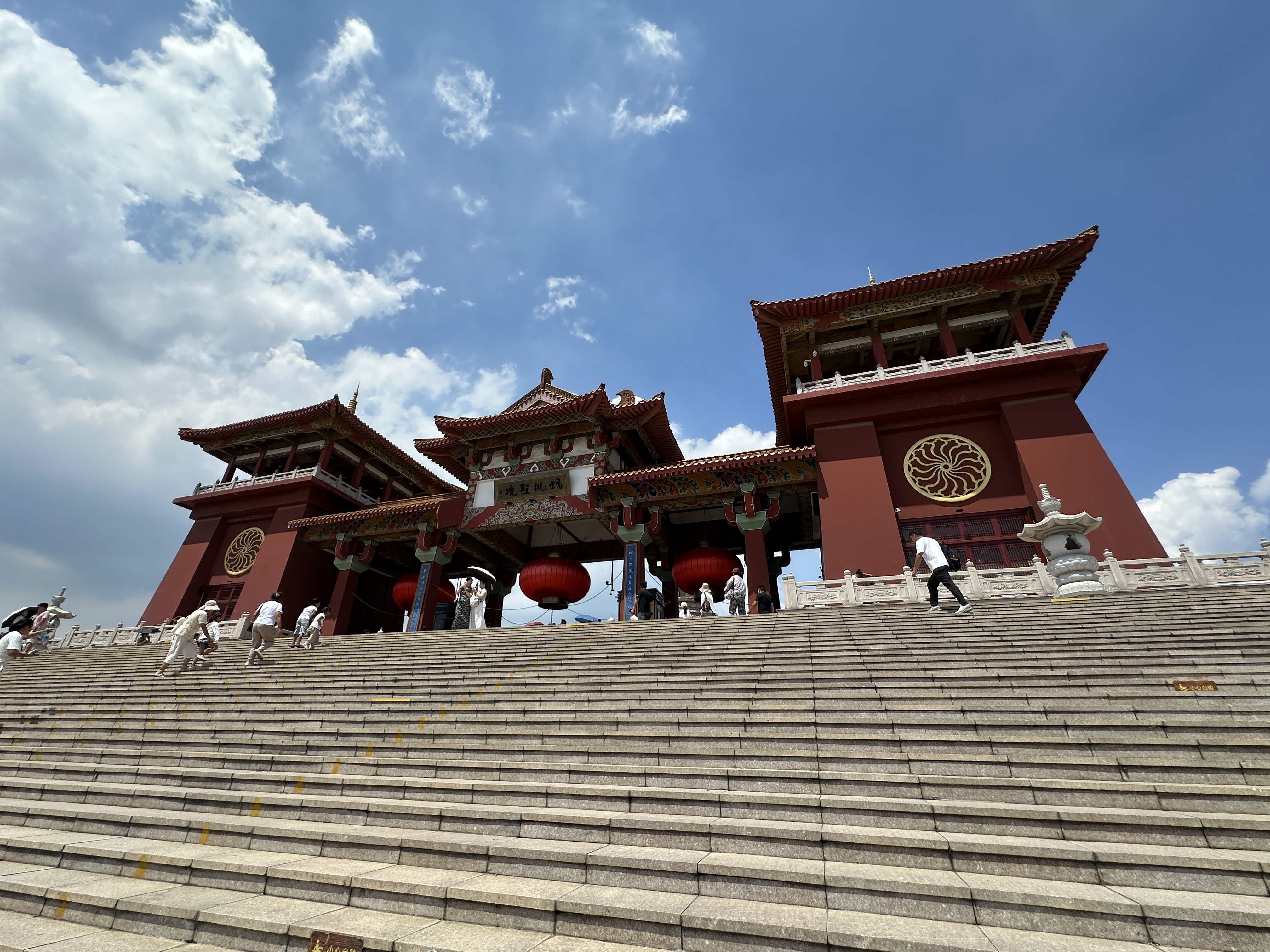 周末徐州遛娃：从纪念馆大炮到富国街夜市的烟火